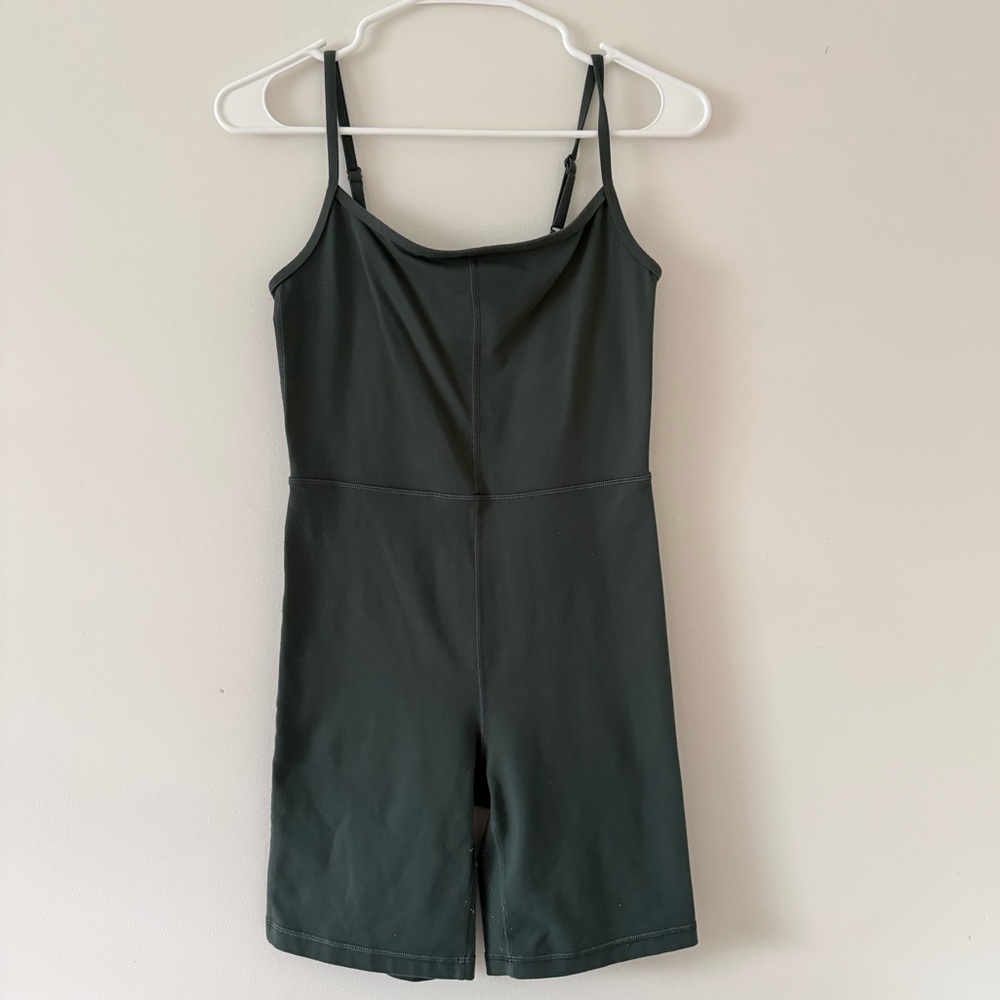Aritzia Wilfred Free 7” Romper